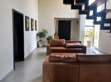 52e0438765e459c9797dd383486002213993d2e3 · Casa com 3 suítes, churrasqueira e ótimo visual.