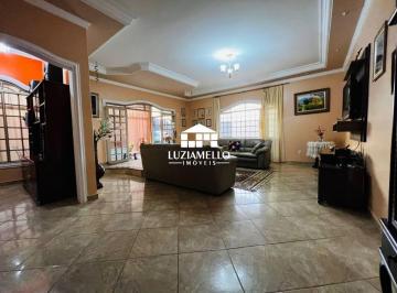 6307d921b6993b81e7c14f3847586286e76b4d95 · QSC 19, Taguatinga - Casa Ampla de Esquina, Lote de 801 m², com Lazer