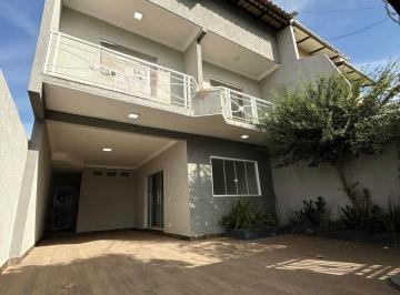 Casa · 210m² · 5 Quartos · 4 Vagas · Sobrado com 5 quartos no Jardim Atlântico