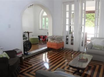 Casa · 500m² · 5 Quartos · 4 Vagas · Casa à venda na Urca: 500m², 5 quartos, 2 suítes, 4 quartos