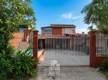 Casa · 240m² · 5 Quartos · 3 Vagas · Sobrado com piscina e churrasqueira