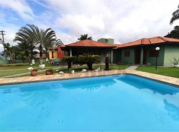 Casa · 256m² · 4 Quartos · Casa para alugar em Centro de 256.00m² com 4 Quartos e 4 Suites