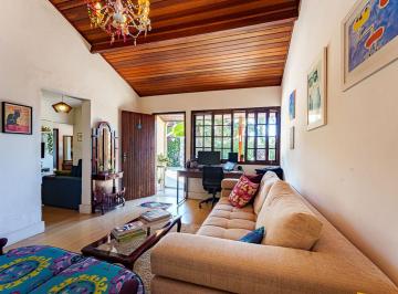 Casa de 3 quartos, Taboão da Serra · Casa para venda em Condomínio Iolanda com 3 quartos, sendo 2 suítes, 200m²