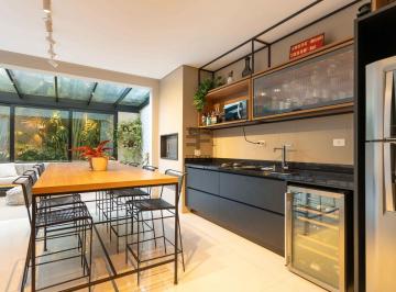 Casa · 236m² · 3 Quartos · 2 Vagas · Residência contemporânea e exclusiva a passos do P