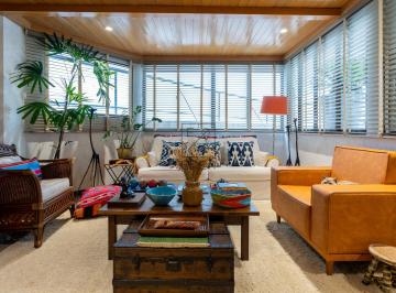 Apartamento · 235m² · 3 Quartos · 3 Vagas · Uma encantadora cobertura no Bigorrilho!