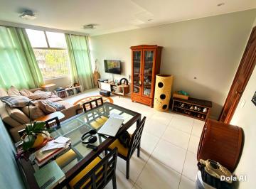 Apartamento de 3 quartos, Brasília · Excelente apartamento reformado de canto, 3 qtos r, com vista livre e posição nascente
