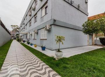 Apartamento · 81m² · 3 Quartos · Apartamento semimobiliado de 3 dormitórios na Coronel Massot