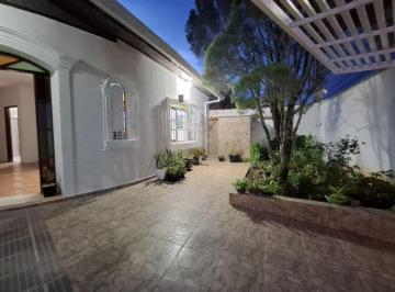 Casa de 3 quartos, Peruíbe · Casa com 3 quartos e churrasqueira em Peruíbe.