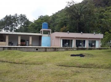 Rural de 6 quartos, Peruíbe · Chácara com 6 quartos e piscina em Peruíbe.
