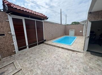 Casa de 2 quartos, Itanhaém · Casa com piscina e área gourmet em Itanhaém - R$ 260.000,00.