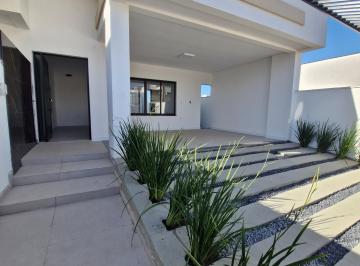 Casa de 3 quartos, Tijucas · Casa à venda com 3 quartos, sendo 1 suíte, 2 vagas, 110m² na região do bairro Ar