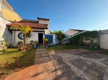 Casa de 3 quartos, Peruíbe · Casa com 3 quartos e piscina em Peruíbe - R$ 420.000,00.