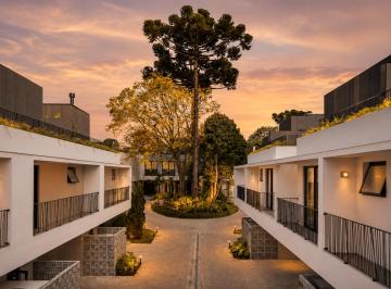 Casa de 3 quartos, Curitiba · Guabirotuba - Sobrado Moderno em condominio - 3 quartos sendo 1 suite - 204m2