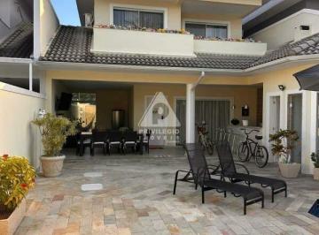 Casa · 250m² · 4 Quartos · 3 Vagas · Belíssima Casa Triplex no Recreio dos Bandeirantes Porteira Fechada!