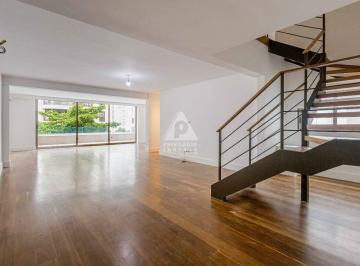 Casa · 366m² · 4 Quartos · 2 Vagas · Cobertura Duplex no Posto 10, Ipanema – 4 Suítes, Vista Parcial e 2 Vagas