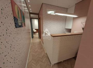 Comercial · 32m² · Sala Comercial Reformada de 30m² em Ipanema: Vista Livre e Sol da Manhã