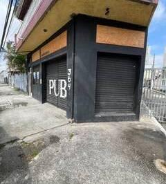 Comercial · 141m² · 1 Quarto · Casa comercial na Rua Carlos Silva, 364 • 141 m²