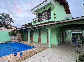 Casa de 4 quartos, Peruíbe · Casa à 100m do mar com 3 quartos e piscina em Peruíbe.