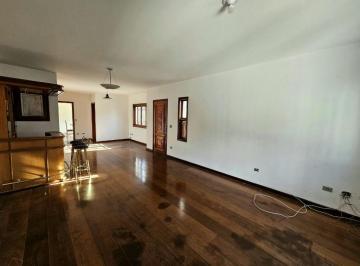 Casa · 375m² · 4 Quartos · 6 Vagas · Casa com vista incrível em rua fechada