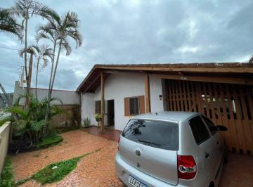 Casa de 2 quartos, Itanhaém · Casa com 2 quartos e espaço para piscina em Itanhaém.