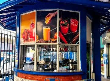 Comercial · 10m² · Oportunidade: Vende-se Quiosque de Sucos e Vitaminas Tradicional no Centro de Ca