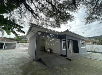 Casa · 186m² · 3 Quartos · 3 Vagas · Casa com Piscina para Locação – Fazenda Santo Antônio, São José/SC