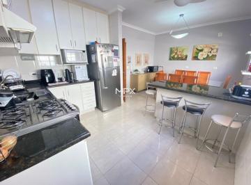 Casa · 200m² · 4 Quartos · 3 Vagas · Casa à venda e para alugar no bairro Castelinho em Piracicaba.