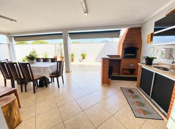 Casa · 200m² · 4 Quartos · 3 Vagas · Casa à venda e para alugar no bairro Castelinho em Piracicaba.
