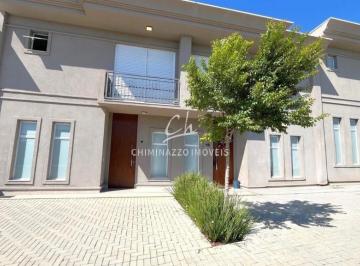 Casa · 134m² · 3 Quartos · 2 Vagas · Sobrado para alugar em Valinhos, Chácaras Silvania, com 3 suítes, com 134 m², Quinta das Parreiras