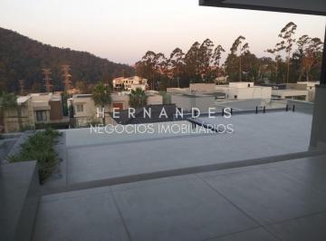 Foto 01 · Impecável casa de alto padrão com 4 suítes no Centro Comercial Jubran, Barueri-SP: 460m², 3 salas, 6