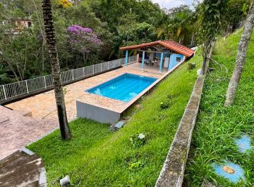 Rural de 2 quartos, Embu das Artes · Seu Refúgio dos Sonhos Espera por Você!