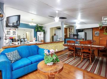 Casa · 123m² · 4 Quartos · 2 Vagas · Linda casa à venda em Campo Largo, na Vila Elizabete.