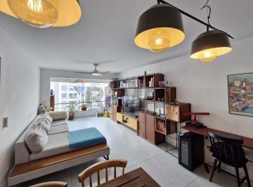 Apartamento · 74m² · 2 Quartos · 1 Vaga · Apartamento à venda no Brooklin, rua Barão do Triunfo: reformado, 74 m², 2 dormitórios, varanda inte