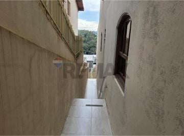 Casa · 2 Quartos · Casa fora de condomínio próximo ao centro de Cotia