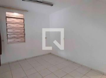 Esta espaçosa casa oferece um ambiente confortável e acolhedor, ideal para famíl · Casa à Venda - Vila Yara, 3 Quartos,  250 m2