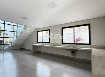 Casa · 251m² · 4 Quartos · 4 Vagas · Casa de condomínio com 4 suítes no Jardins Roma, em Uberlândia