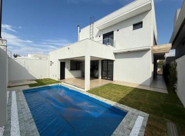 4d9eb7baafe8056089fbcf91bd55f18e4bc9001d · Casa no Condomínio Varandas Sul com três suítes e varanda gourmet.