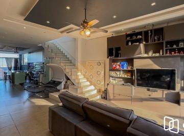 Casa · 264m² · 3 Quartos · 4 Vagas · Casa com 3 dormitórios, suíte master e 4 vagas em Chácara das Pedras