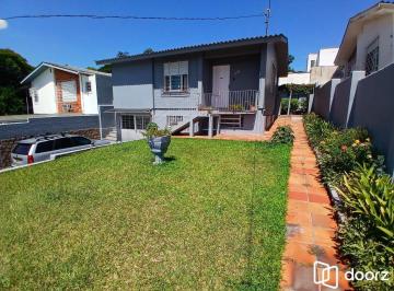 Casa · 135m² · 3 Quartos · 3 Vagas · Casa com 03 dormitorios e amplo jardim no bairro Santa Tereza /RS