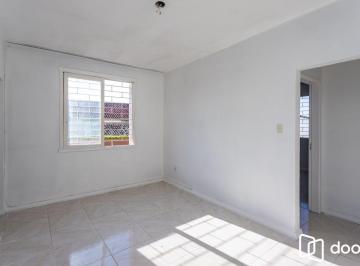 Apartamento · 64m² · 2 Quartos · Apartamento no bairro Teresópolis de 2 dormitórios térreo com pátio