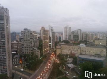 Apartamento · 31m² · 1 Quarto · 1 Vaga · Apartamento de um quarto com garagem no centro de Porto Alegre