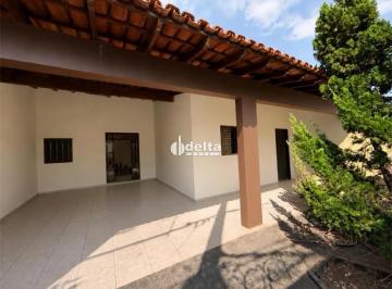 Casa · 300m² · 3 Quartos · 3 Vagas · Casa residencial com 3 suítes disponível para locação no bairro Segismundo Pereira em Uberlândia-MG