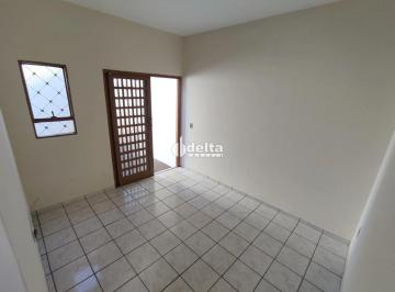 Casa · 300m² · 3 Quartos · 1 Vaga · Casa com 3 quartos residencial disponível para locação no bairro Segismundo Pereira em Uberlândia-MG