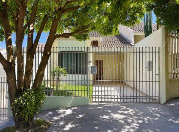 Casa · 99m² · 3 Quartos · 2 Vagas · Casa 03 Quartos, Suíte e Churrasqueira - Jardim Imperial