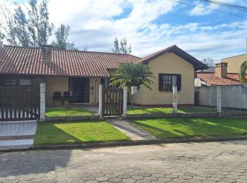 Casa · 190m² · 3 Quartos · 1 Vaga · Casa Térrea de 3 Dormitórios no Centro com Jardim