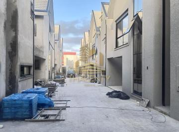 Casa · 204m² · 4 Quartos · 2 Vagas · Casa à venda - em Ahú