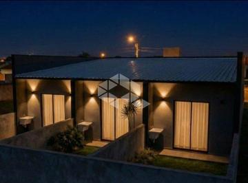 Casa · 37m² · 1 Quarto · Casa geminada 01 dormitório com pátio nos fundos