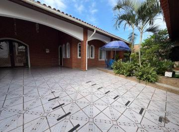 Casa de 4 quartos, Peruíbe · Casa com 4 quartos e área gourmet em Peruíbe.