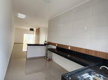 Casa · 140m² · 3 Quartos · 2 Vagas · Casa com 3 dormitórios à venda, 140 m² por R$ 385.000,00 - Dona Zulmira - Uberlândia/MG