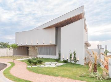 Casa · 303m² · 4 Quartos · 4 Vagas · Casa com 4 dormitórios à venda, 303 m² por R$ 3.950.000 - Jardim Sul - Uberlândia/MG